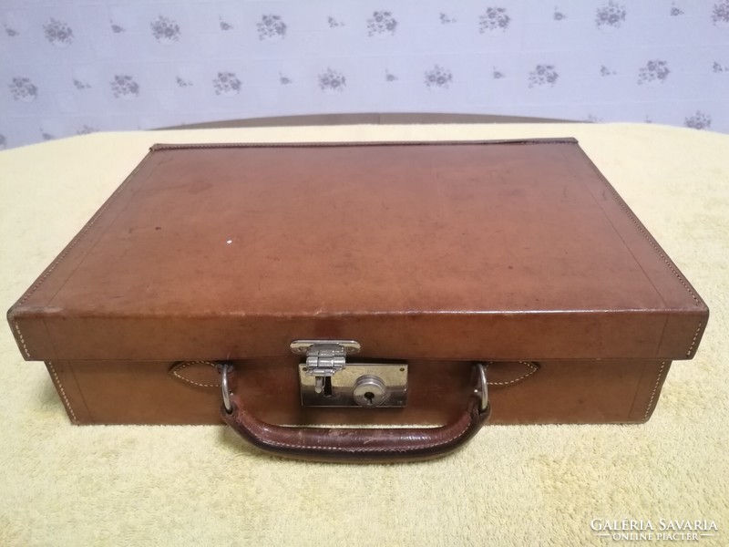 Antik kisméretű bőrbőrönd