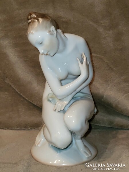 Nude Venus of Herend colorfully painted