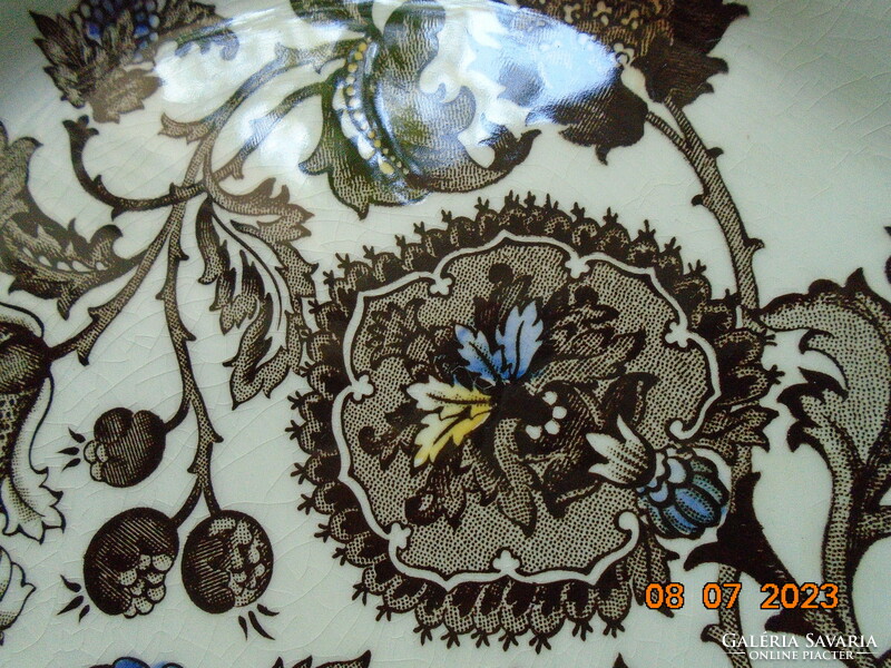 Neo-Renaissance polychrome plate with Jacobean pattern from the English company Ridgway