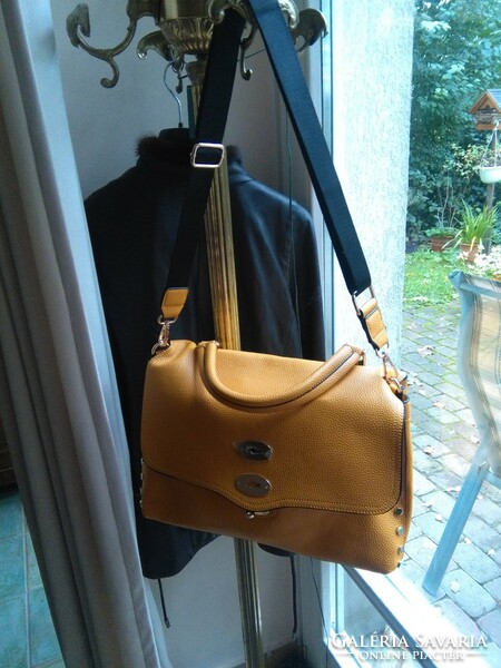 Új olasz bőrtáska, válltáska éskézitáskának is használható táska darált bőrből divatos sárga színben