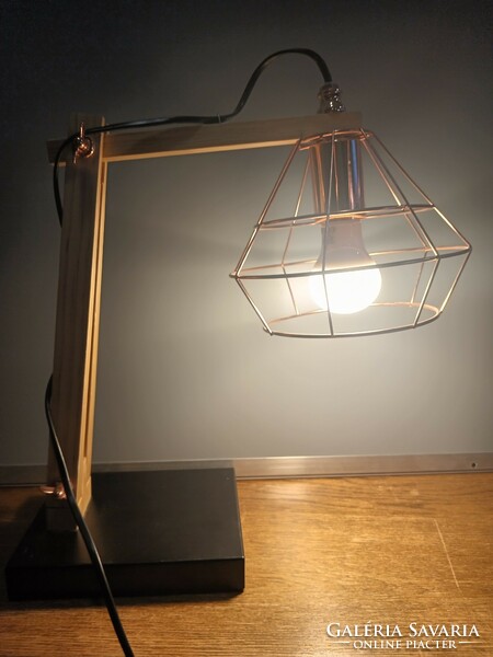 Modern skandináv asztali lámpa. Alkudható