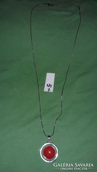 Divatos PIROS köves medálos kerekded ezüstözött fém lánc 72 cm hosszú NYAKÉK a képek szerint NY7