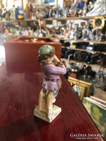 Kpm German porcelain boy playing music, around 1875, 10 cm.