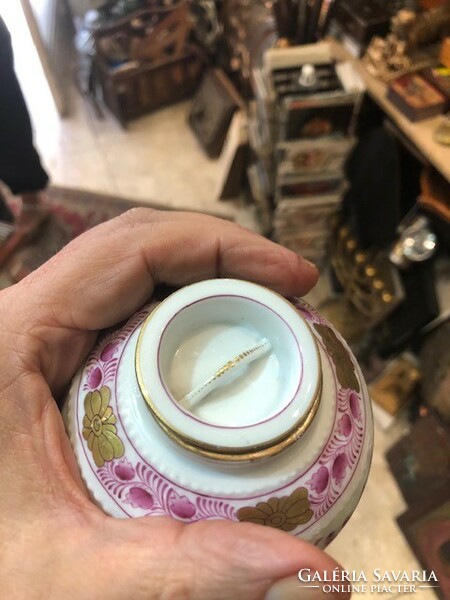 Óherendi porcelán porcelán ritkaság,13 cm-es nagyságú, hibátlan.