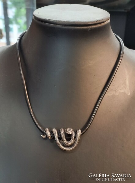 Rubber necklace silver wooden python