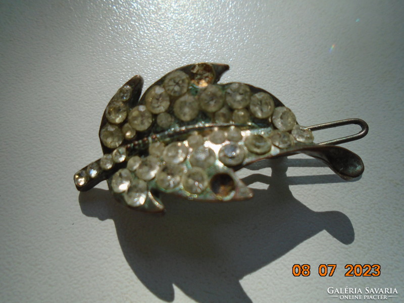 Antique hammered, silver-plated, polished stone leaf hairpin with teeth