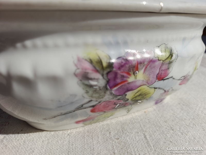 Historizing porcelain holder with lid / soap holder