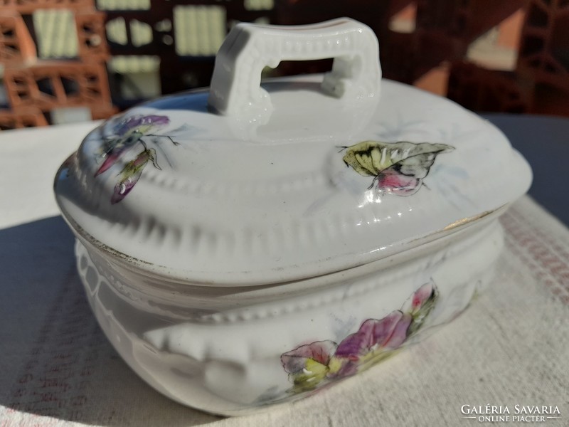 Historizing porcelain holder with lid / soap holder