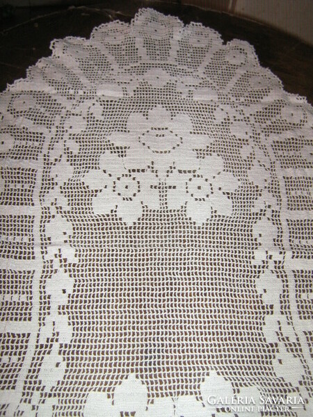 Beautiful antique white hand crocheted floral wavy edge oval tablecloth
