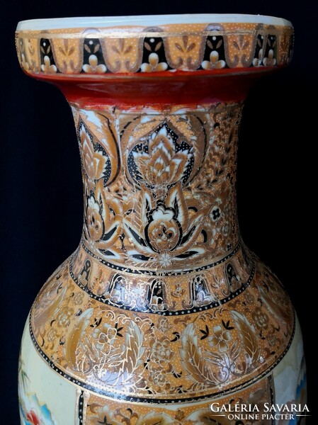 Dt/296. – Huge Chinese porcelain vase / floor vase with crane birds