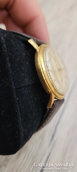 Umf ruhla gold-plated men's watch.