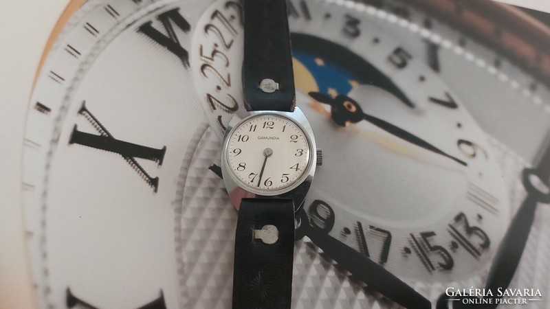 (K) beautiful women's mechanical gamudia women's wristwatch