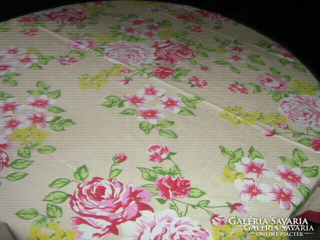 Cheerful vintage style rose tablecloth and runner