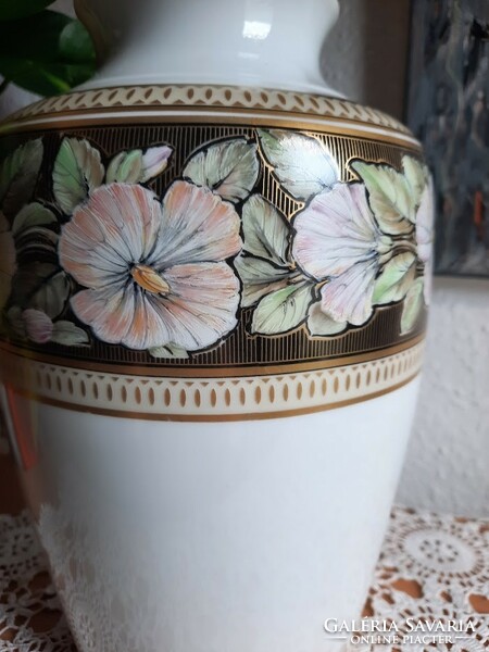 Kaiser German porcelain vase, around the first half-middle of the 20th century, 27 cm high