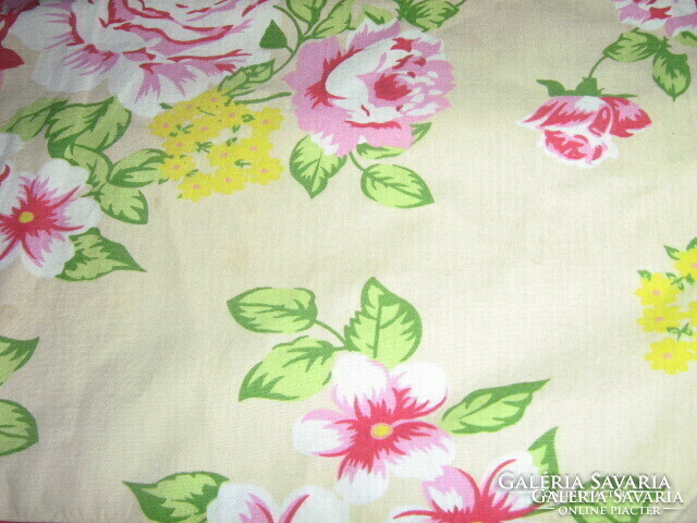 Cheerful vintage style rose tablecloth and runner