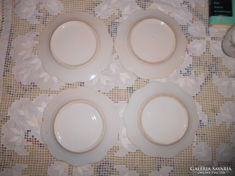 4 plates with an antique equestrian scene (1200 ft/piece)