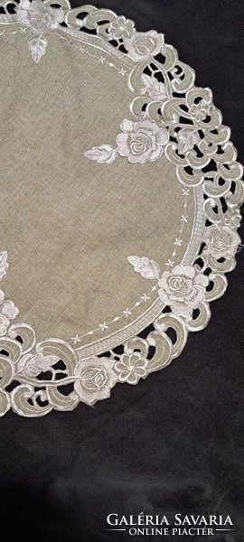 Round tablecloth with gray and white embroidery (m3955)