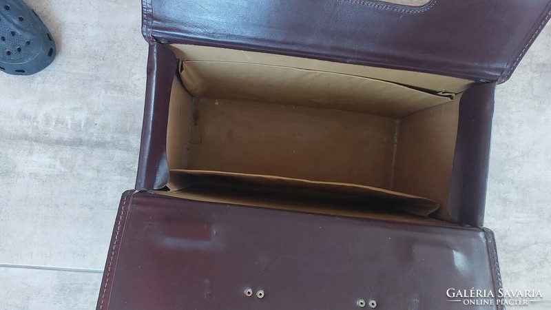 (K) old bag, suitcase