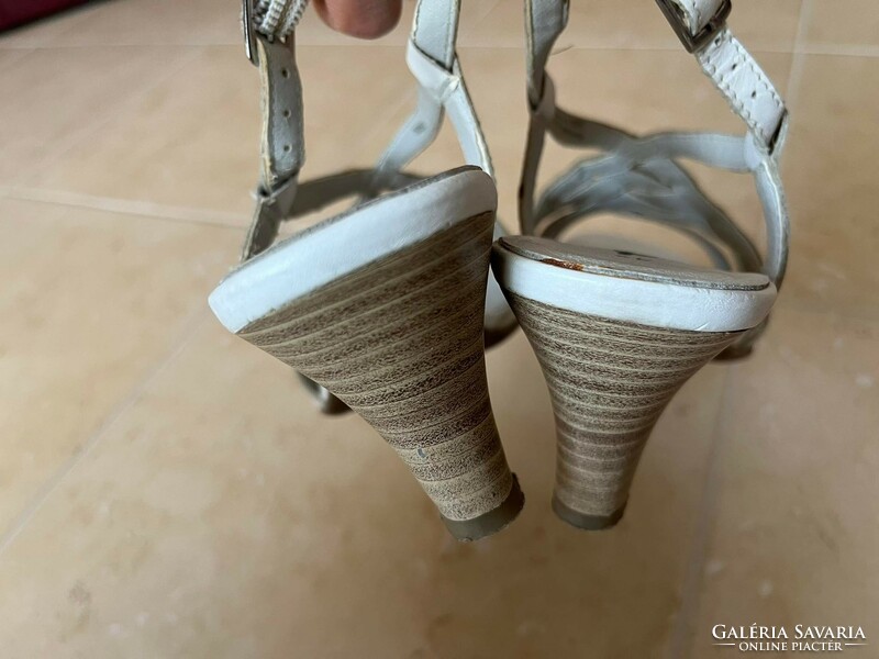 Brand new women's tamaris sandal size 37