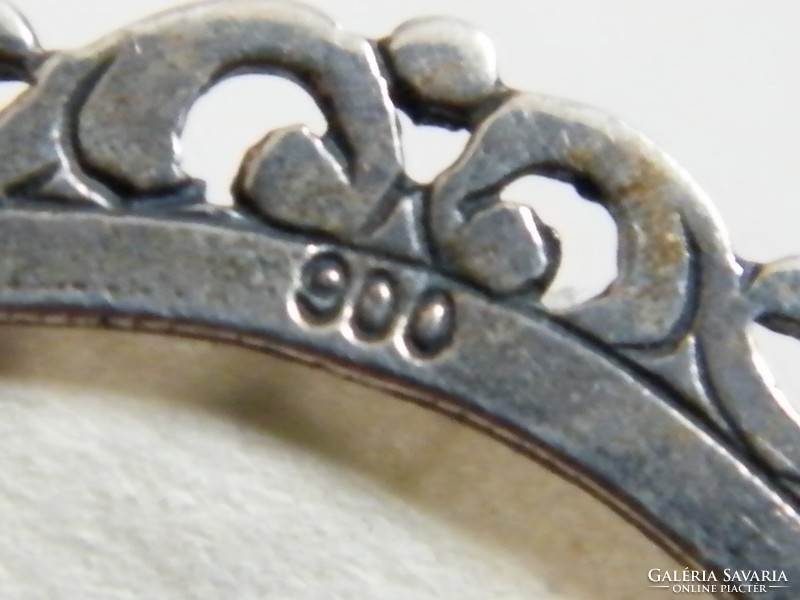 Ezüst (800) bross, kitűző rózsás tűgobelinnel