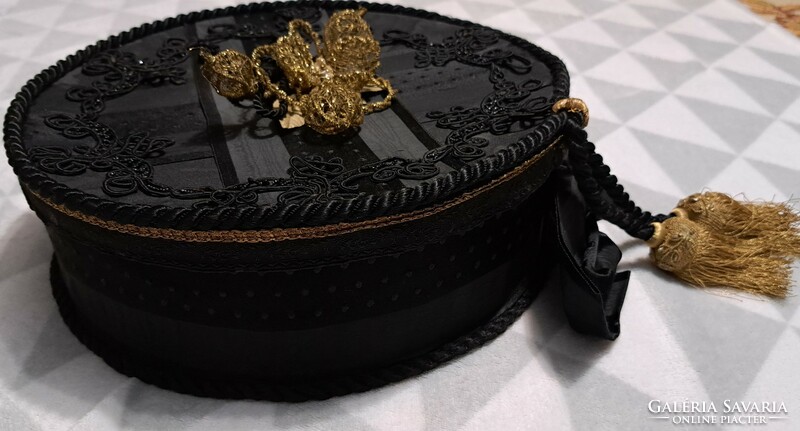 Exkluzív antik kalaptartó doboz, "úri kisasszony doboz" ritkaság (L3941)