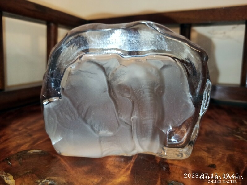 Rare elephant-shaped glass letter weight