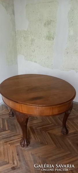 Antique round large dining table