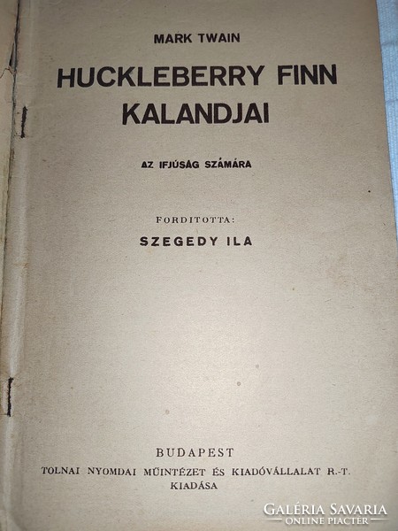 Mark twain: the adventures of huckleberry finn