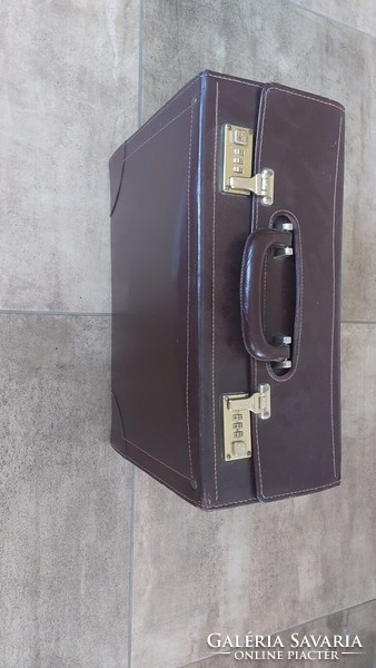 (K) old bag, suitcase