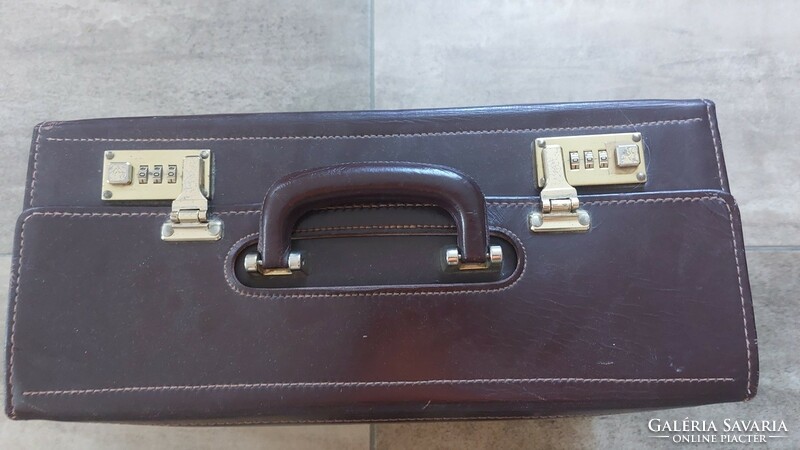 (k) Régi táska, koffer