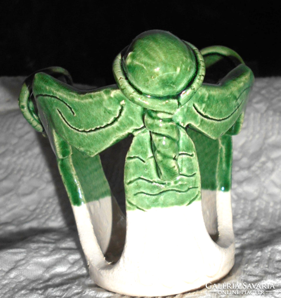 Table pencil holder with three girl figures standing in a special circle