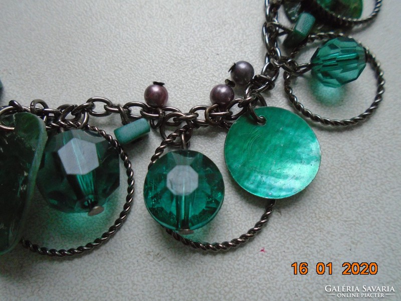 Necklace made of emerald green polished mother-of-pearl, mineral and water-clear large glass sphere