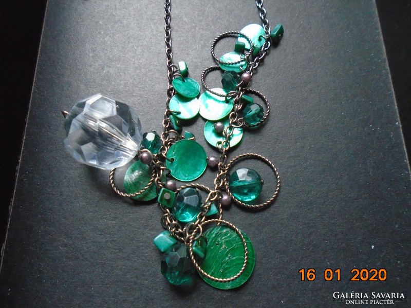 Necklace made of emerald green polished mother-of-pearl, mineral and water-clear large glass sphere