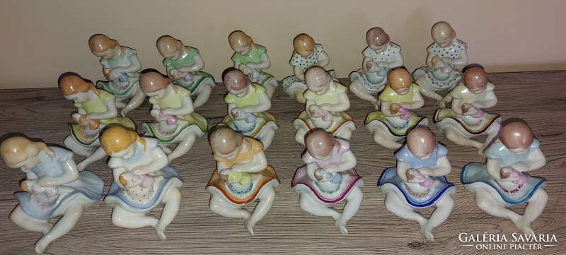 18 db különböző drasche babázó kislány, ritka gyűjtemény
