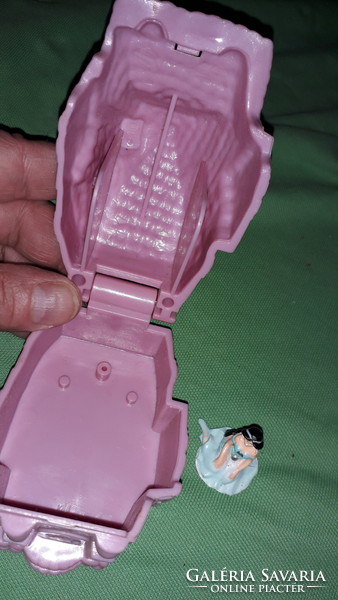 Old plastic Disney - Disneyland Paris Polly Pocket toy house with figure 9 x 7 cm according to pictures