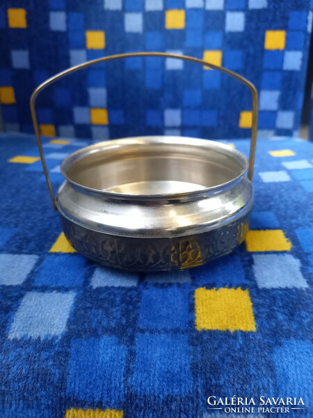 Gorgeous old metal serving basket/bowl (11x9x4.5 cm)