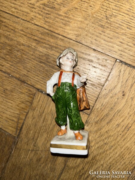 Sitzendorf German porcelain figure - the little wanderer