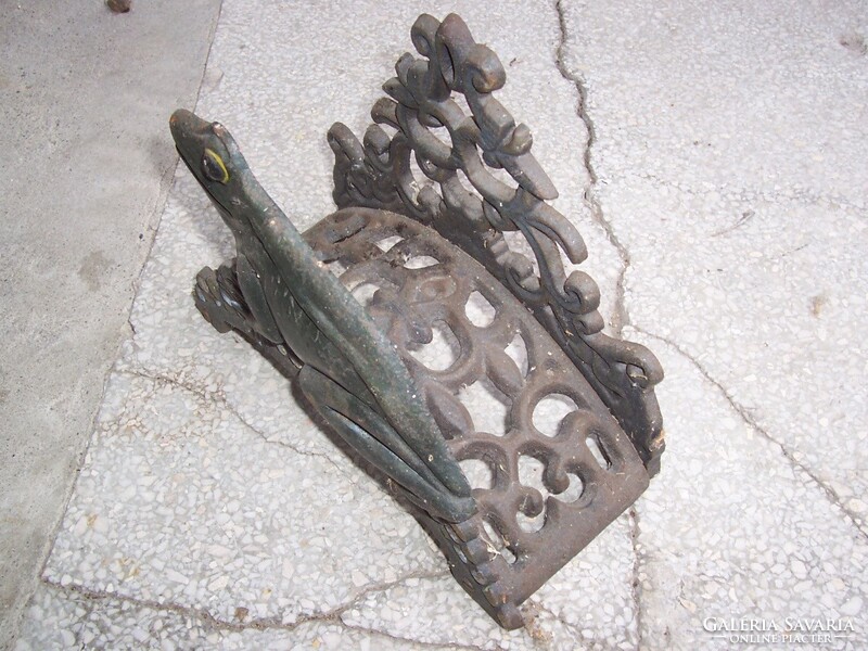 Frog-shaped wall sprinkler pipe (slag) holder for sale