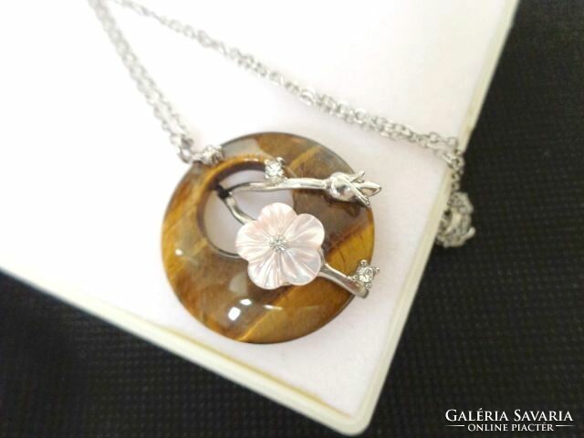Tiger's eye flower decorative pendant and chain