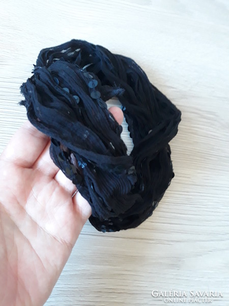 Sequined black ribbon (180 x 6 cm)