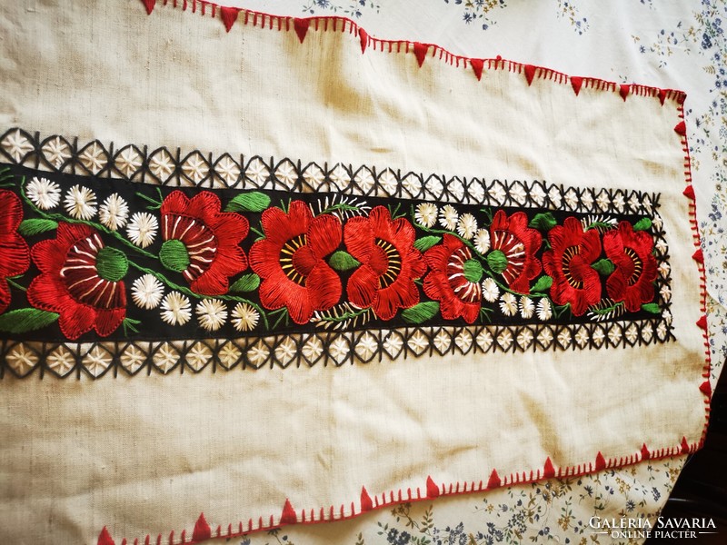 Kalotaszeg oval table runner 84 x 37 cm