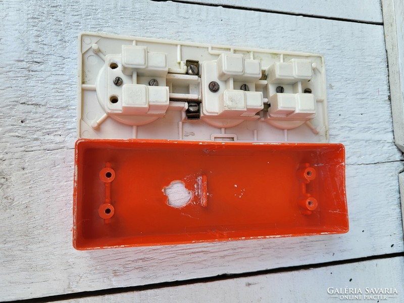 Retro electrical installation_3 socket outlet_plug