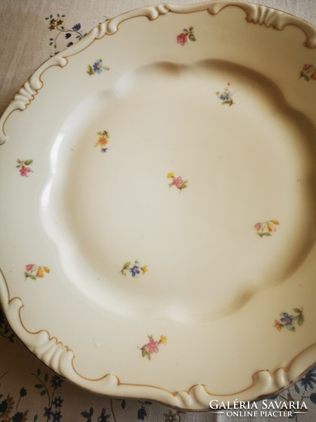 3 + 1 Zsolnay porcelain flat plate with flower pattern, feathered