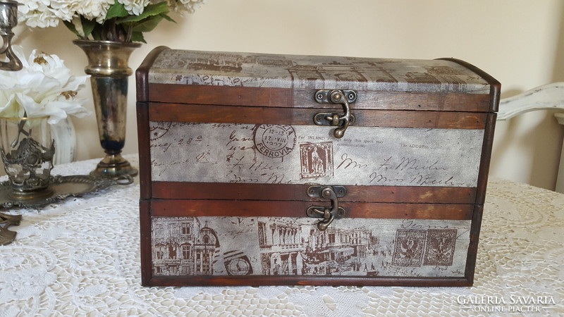 Two-level wooden wine rack in the form of a chest