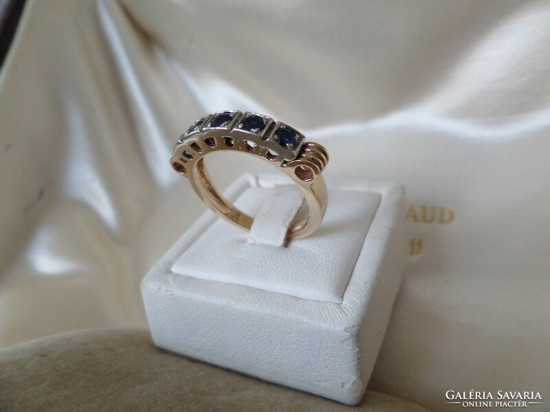 Gold row ring with sapphires