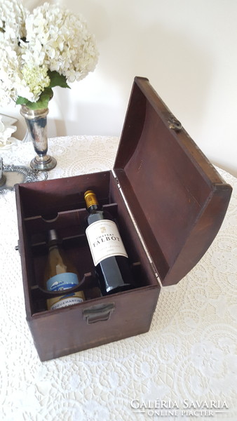 Two-level wooden wine rack in the form of a chest
