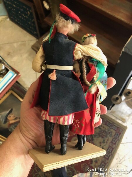 Fairy-tale pair of folk costume dolls on a wooden pedestal from the 1960s-70s, 16 cm