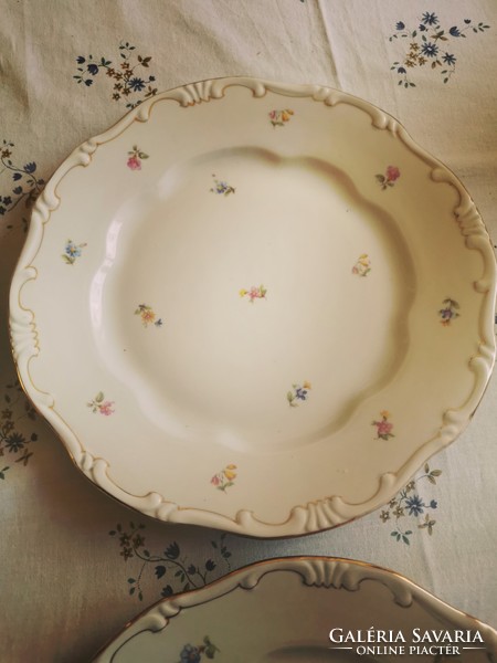 3 + 1 Zsolnay porcelain flat plate with flower pattern, feathered