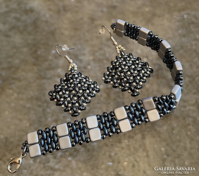 Hematite blue and silver beaded women's bracelet and rhombus earrings jewelry set