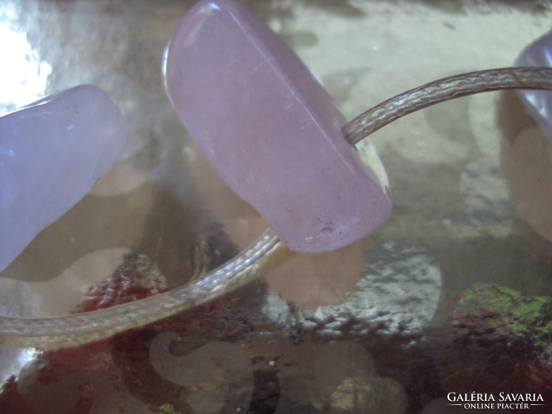 Exclusive rose quartz necklace made of blocks